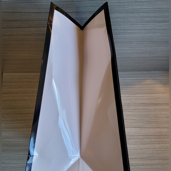 Victoria's Secret Medium Shopping Bag with 6 sheets of VS Tissue Paper 16"x12"x6 - Picture 4 of 16